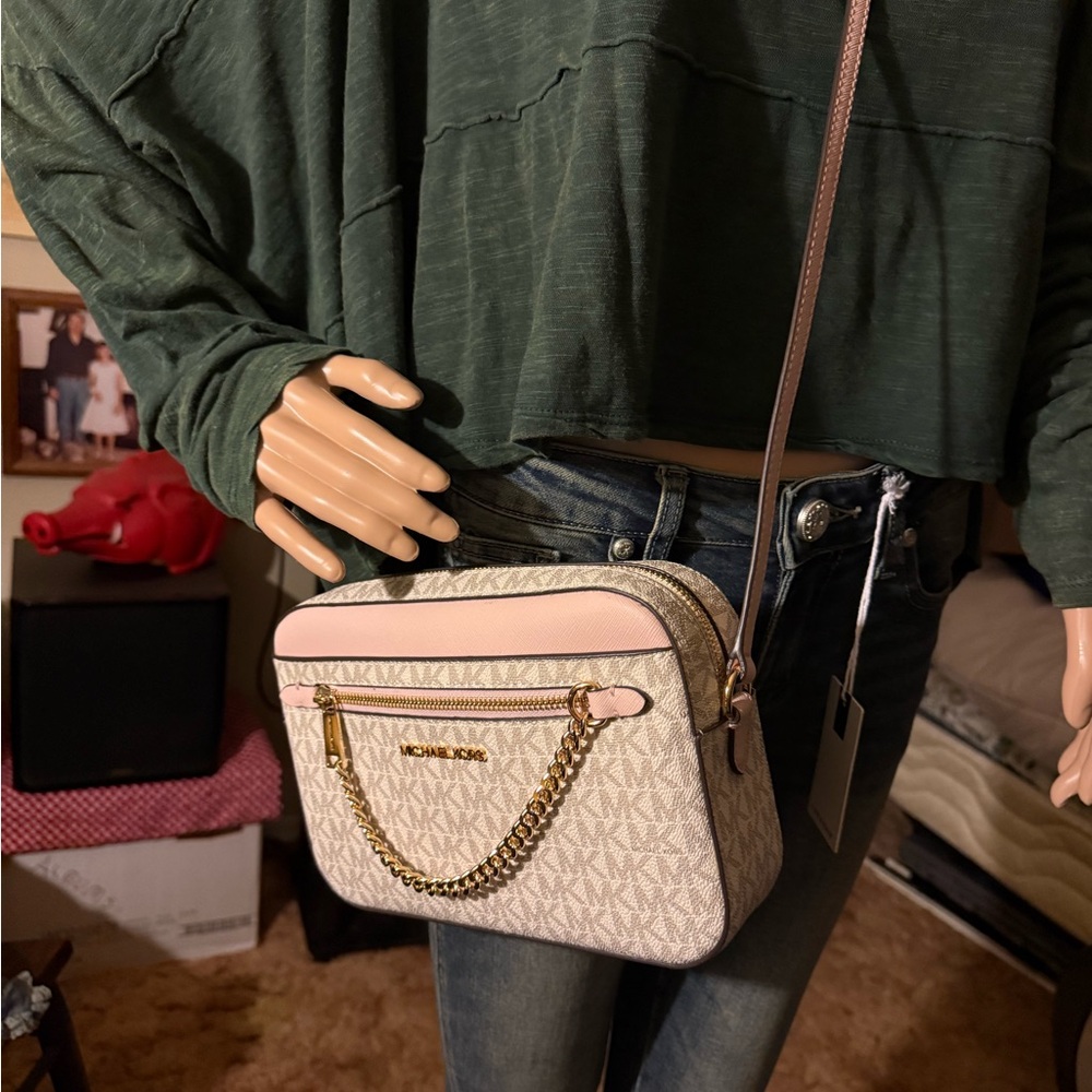 MICHAEL KORS Large Logo Powder Pink And Cream Crossbody Bag. NEW with tags. 🔥 - Picture 5 of 6
